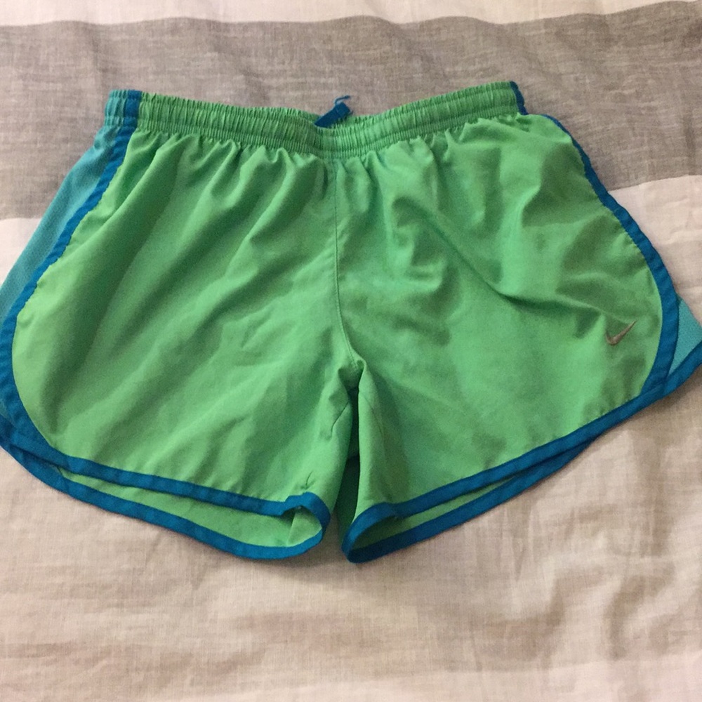 NIKE SHORTS